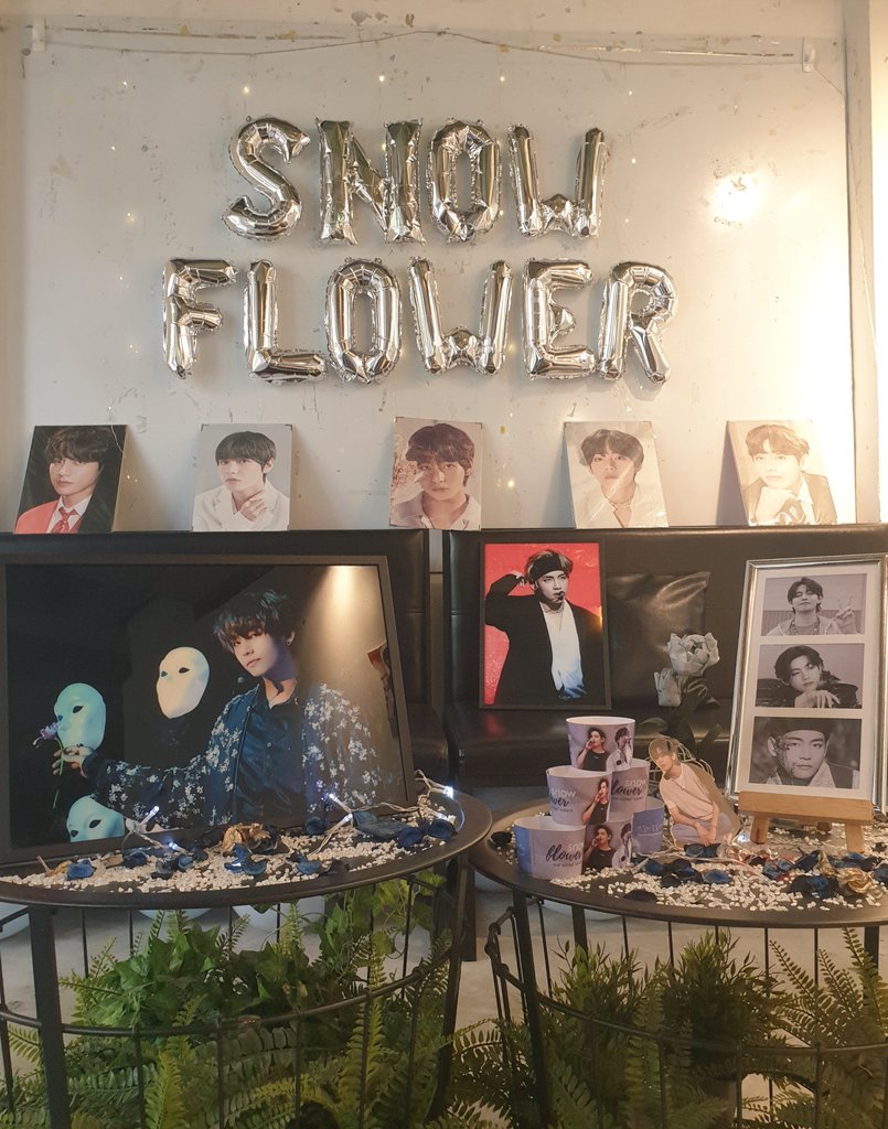 jamaisview's tweet photo. so happy i could go for this pretty cafe event!! thank u @pvrpleco for hosting <3 #SnowFlowerSG https://t.co/OqdTBxdKKU