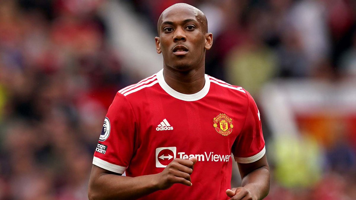 DeportesCopeSE's tweet photo. 🚨Última hora del 'Caso Martial'

@jmolivacope "Martial, según L'Equipe, le ha pedido al Manchester salir y que no escuche otra oferta que no venga del Sevilla".

Víctor Fernández: "El Manchester quiere la mitad de la ficha y una compensación económica por una cesión". https://t.co/lB9MfXtMv1
