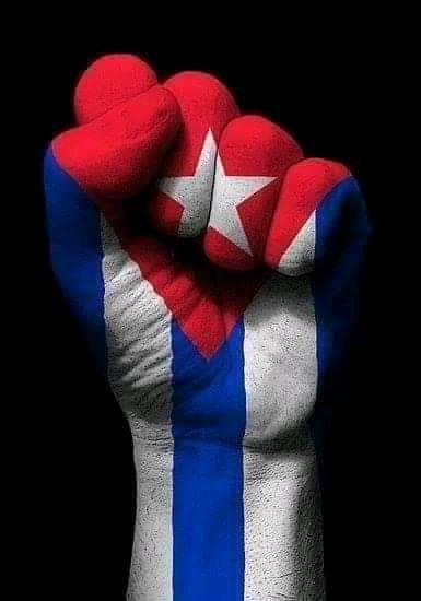 Reylope13's tweet photo. Bueno, pues les quedan sólo horas a quienes predijeron que la Revolución Cubana se derrumbaba este año...y #CubaVive y mi #IslaRebelde ahí, firme, segura. 
🇨🇺❤💪
@ZAxTi @Tocororo2021 
@ElbaBallate
@KatrinaDeCuba
@ShadowsOfGreys
@PaolaSCruz1990 
@Guajiritasoy
@AliRubioGlez https://t.co/DICrdFAhtm