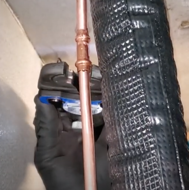 Sporlan's tweet photo. Tight space? Find out how #ZoomLock MAX #Refrigerant Press Fittings can easily save time and frustration with a simple crimp. ZoomLock. The Name You Know–The Brand You Trust. https://t.co/viUcmjBeT9 #hvaclife #HVACR #zoomlockmax #brazefree #maxadvantage #pressfitting https://t.co/dTvtzkBfGq