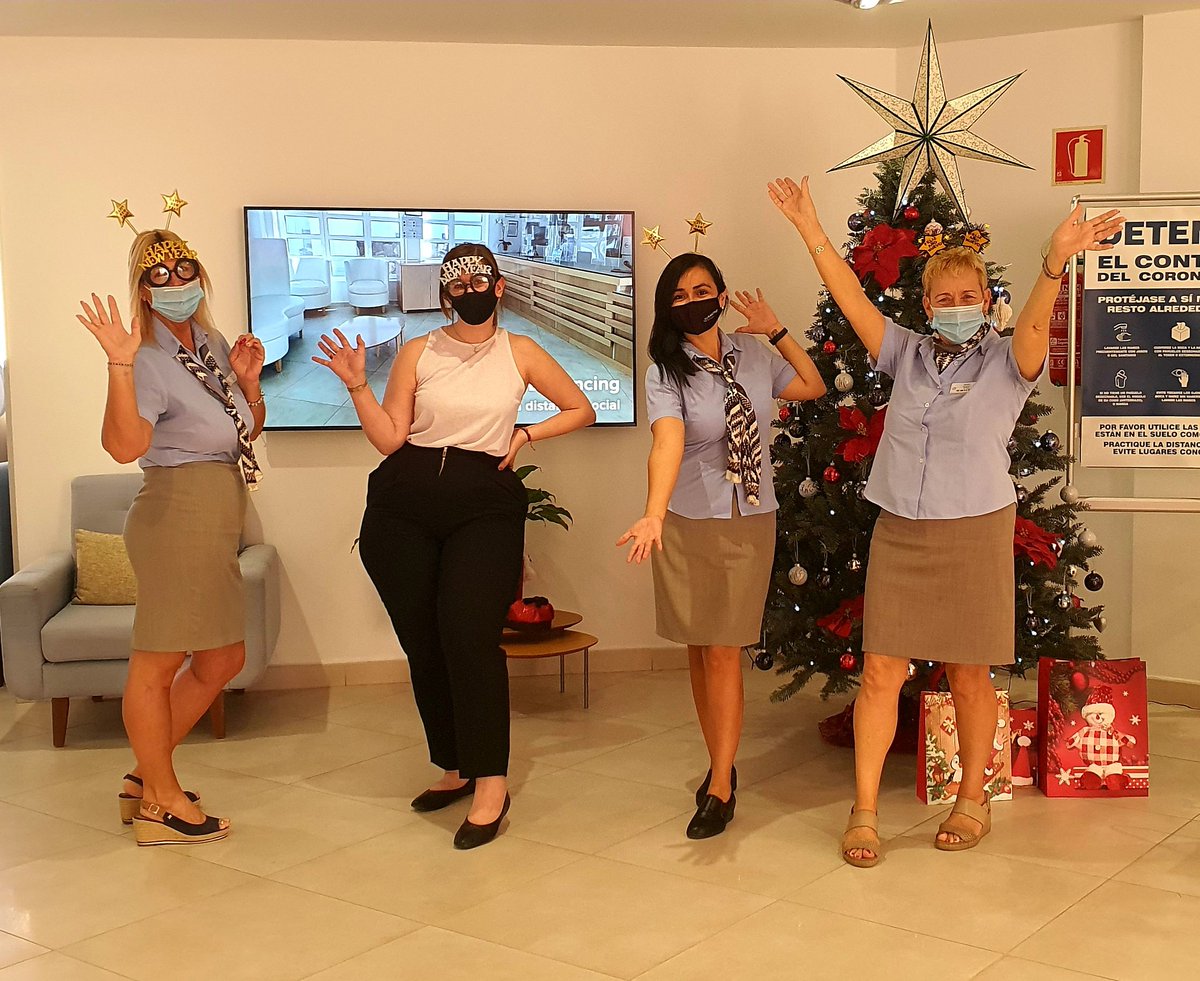 It's nearly time....let's get rid of 2021 and bring in a much happier &amp; healthy New Year! Here's to 2022..❤🍾#RoyalSunsetBeachClub <a href="/diamondresorts/">Diamond</a> @LauraG_RM @MinervaRSB <a href="/ClaudiaGMorell/">Claudia García</a> @NereidaRSB @SunBean_RSBC @MercisRSBC @Marga_RSBC #OneTeam 👌💕💃