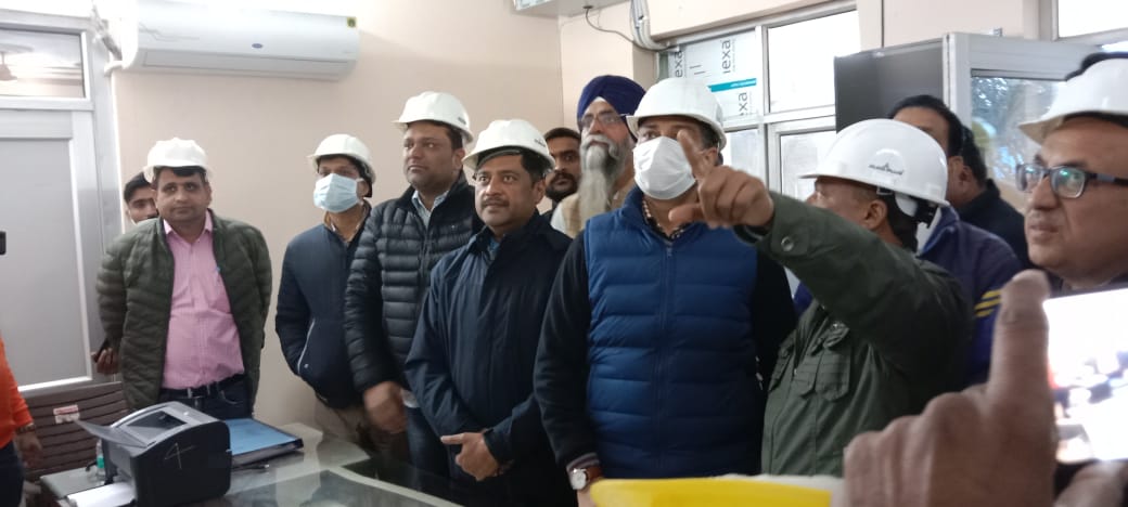 केंद्र सरकार द्वारा स्वीकृत 325 करोड़ रू की लागत से बनने वाले निर्माणाधीन श्रीगंगानगर मेडिकल कॉलेज का आज निरिक्षण कर अधिकारीयों से वर्तमान प्रगति और निर्माण संबंधी गुणवत्ता के बारे में जानकारी प्राप्त की, साथ ही समय पर सभी निर्माण कार्यों को पूर्ण करने हेतु निर्देशित भी किया।