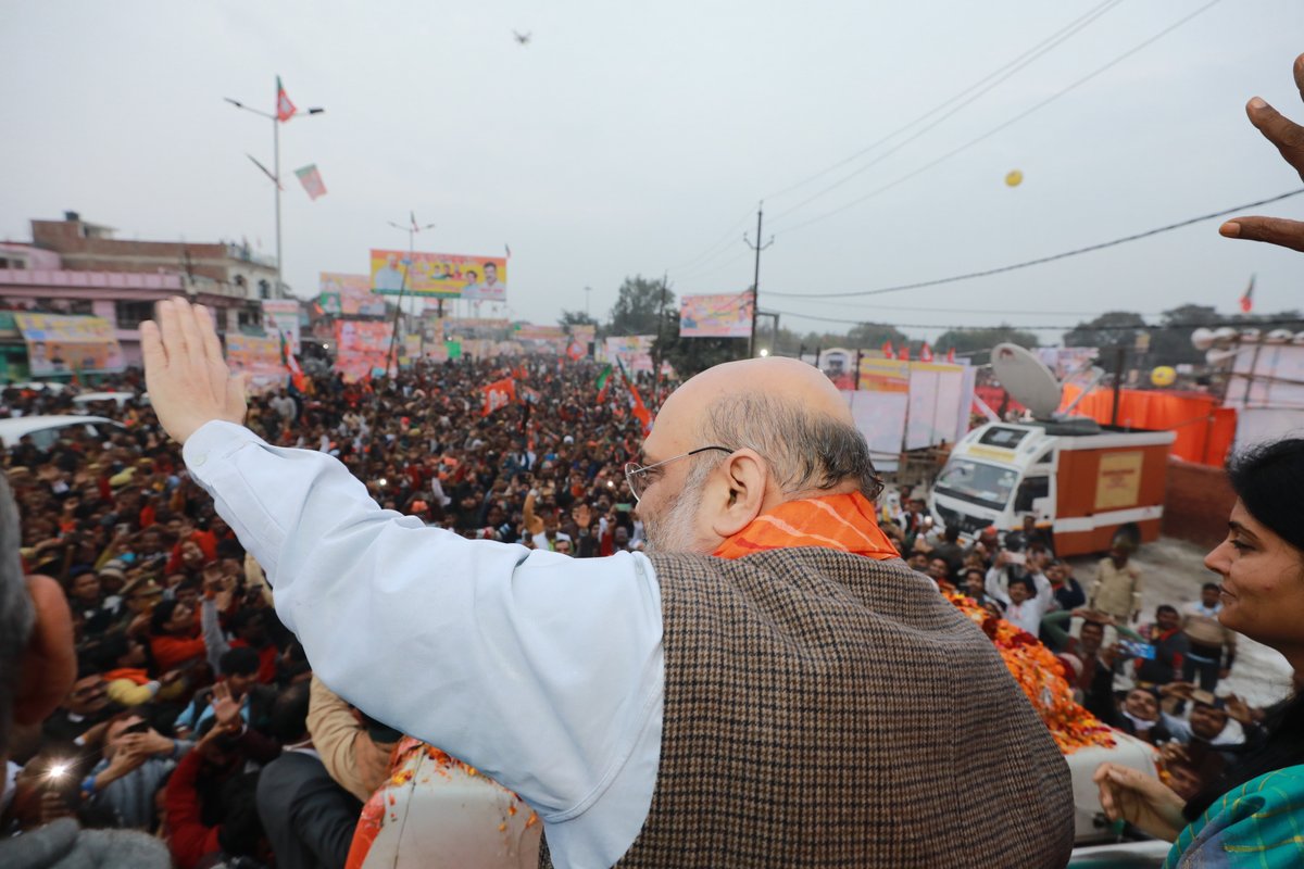 AmitShah's tweet photo. उन्नाव की रैली में ये विशाल जनसमर्थन दर्शाता है कि...उत्तर प्रदेश में पुनः भाजपा के विकास का कमल खिलने जा रहा है। https://t.co/xzUohKCUFy