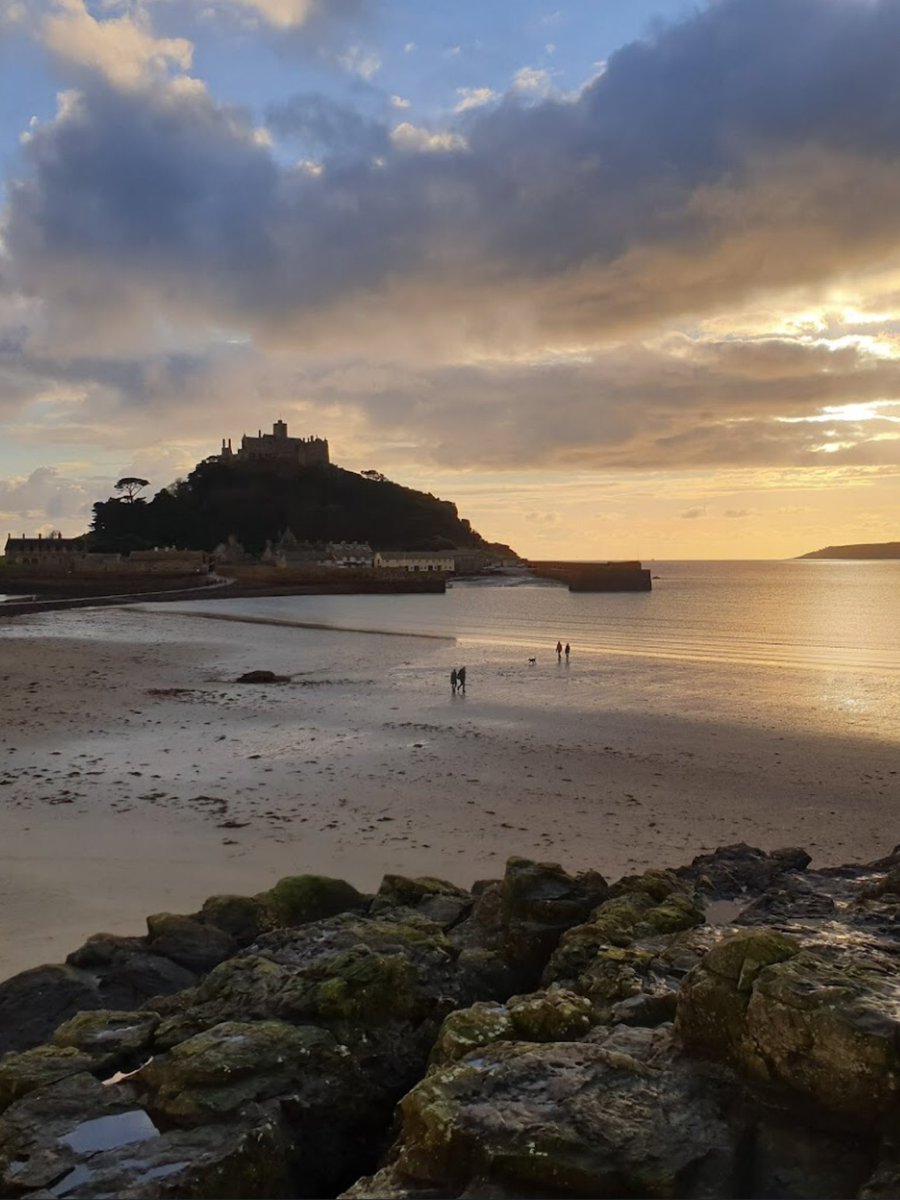 Architectolder's tweet photo. Saint Michael’s Mount greeting morning light. ⁦@SalamRazian⁩ https://t.co/sSw5c2jzIo