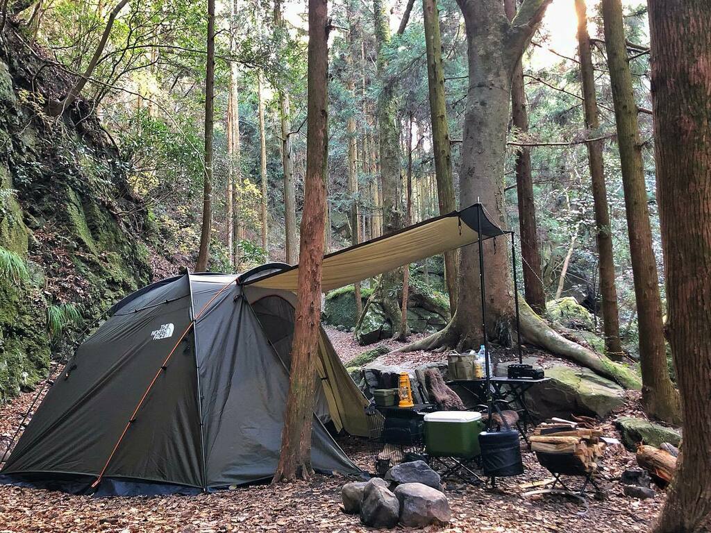 chico1024's tweet photo. 張らなきゃ納まんないでしょ、ってのとで年の瀬に届いた初めてのテント、 #thenorthface の #lander4 を張りに。
#キャンプ #ソロキャンプ #ノースフェイス #ランダー4 https://t.co/DwbTlGhUcL https://t.co/9idMWssyI3