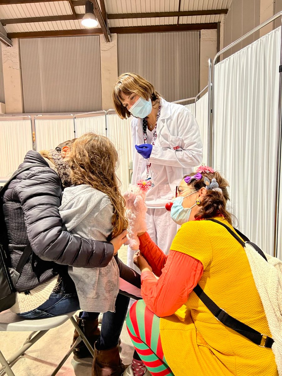 _ssibe's tweet photo. 👧👦 Continuem vacunant als infants de 5 a 11 anys. Volem donar les gràcies 🙌 a #TiritaClown 🤡 i a #Aloa 🐭 per acompanyar als menuts i menudes i fer-los més fàcil el moment de la vacunació.
#JoEmVacuno | #Avancem https://t.co/OPtFuH3QSr