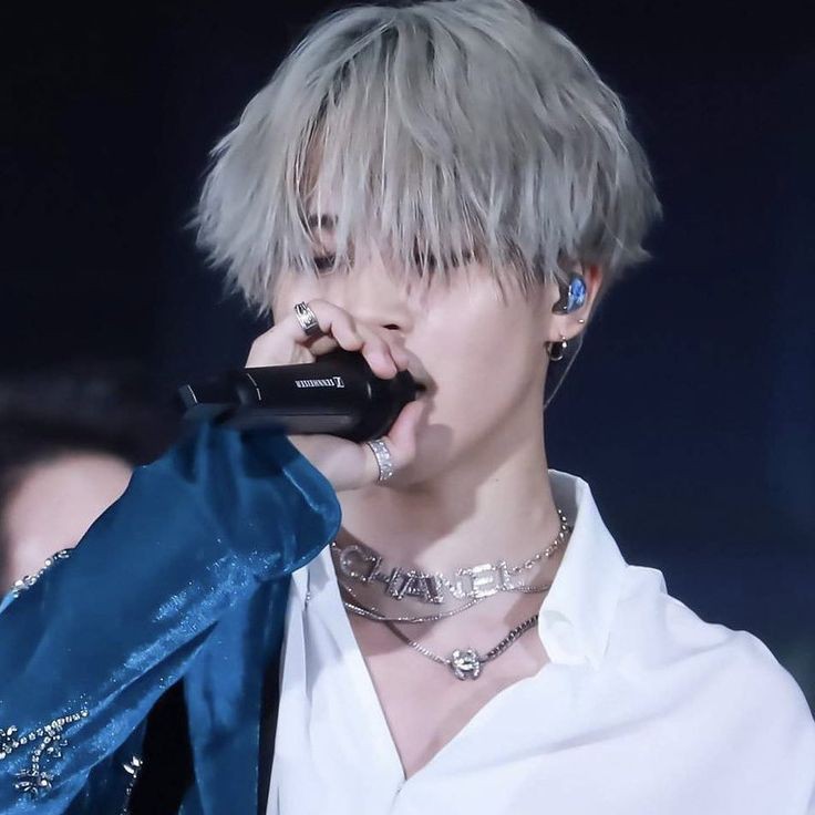 m_monnee's tweet image. จีมินกับกรอบเรื่องเพศมีมาให้เห็นกันบ่อยๆ ทั้งจากทางเจ้าตัวเอง และทางค่าย จะเห็นได้ว่าจีมินมักจะใส่เสื้อผ้าเครื่องประดับผญ.อยู่บ่อยครั้ง โดยที่ไม่ได้สนว่ามันคือของเพศไหน แค่ชอบและพอใจที่จะใส่มัน หลายๆครั้งที่มักจะชมตัวเองว่าสวยและน่ารักให้เราได้ยินกัน (1)