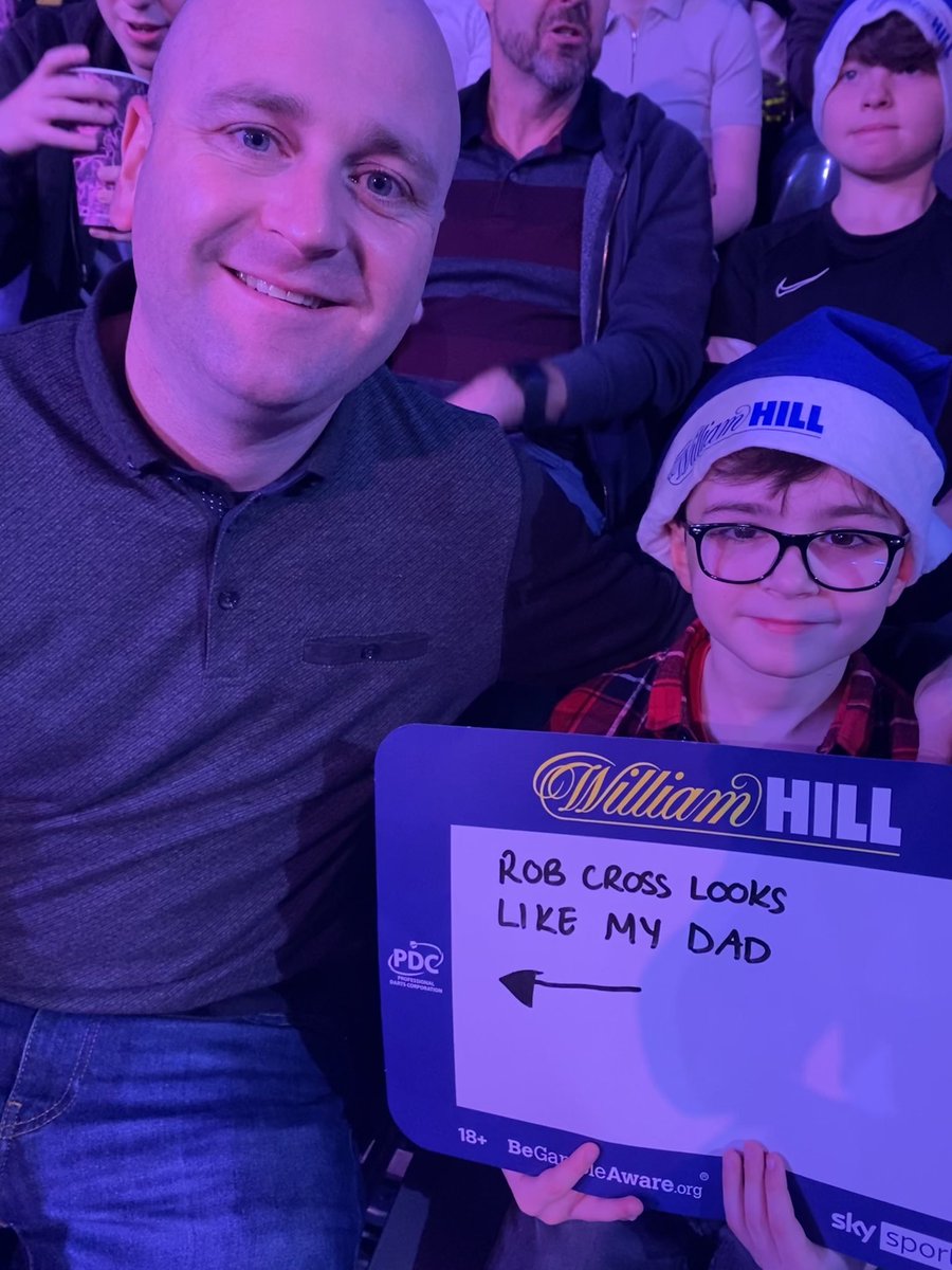 Hei_de's tweet photo. @RobCross180 @TargetDarts @NamosSolutions @ScottRBSLtd @taylanningpix @Oche180 @ChrisMasonNamos @OfficialPDC @PDCEurope https://t.co/gQKqTUeidJ
