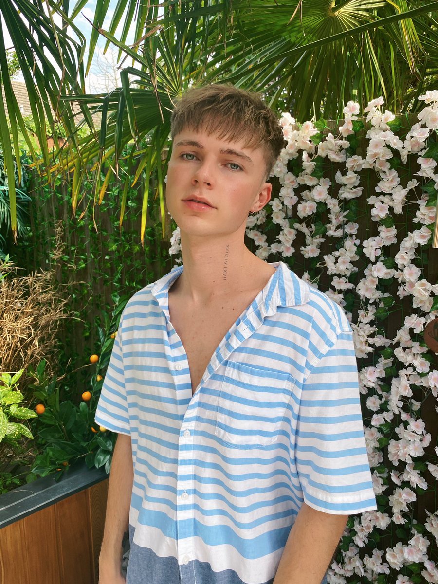 hrvyitalianteam's tweet photo. Buon pomeriggio #Harvstars!
Chi ha pre-ordinato l'album di @hrvy come regalo di Natale?😊
(~📸: Twitter, 31 luglio 2020~)
#HRVY #HRVYItalianTeam #HRVYItalia https://t.co/QI9dVQpzk7