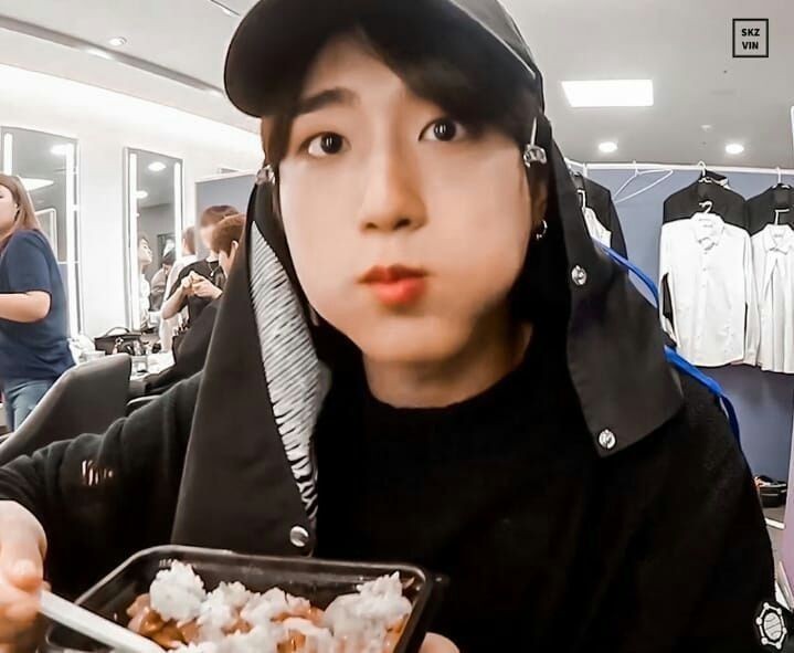 хан джисон из stray kids квокка. хан джисон щечки. хан ест. санг кенг хан форсаж. хан ест.