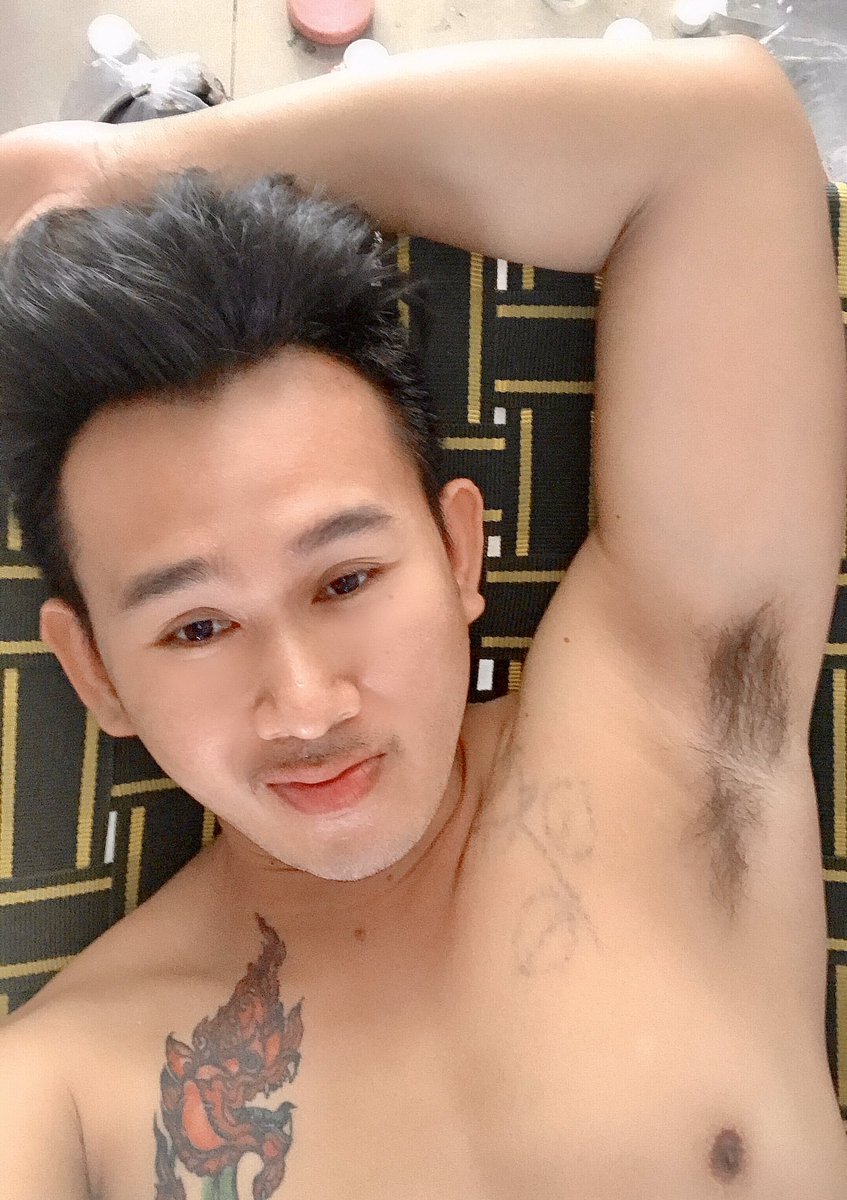 chraylove's tweet photo. កុំទៅឆ្លងឆ្នាំអីយូណាស់  មកឆ្លង២នាក់ខ្ញុំវិញលឿនជាង🤪🤪🤪 https://t.co/F14hK00NnK