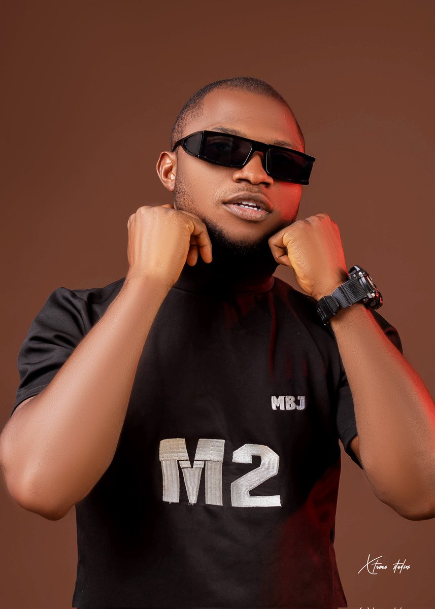mbjsports's tweet photo. @m2 out with a new banger...
Yawa🔥🔥🔥
.
.
#songsinfo #musicfair #fitness
#fashionstyle #athleticwears #fashionframe #sports https://t.co/0z1Od6A2OP