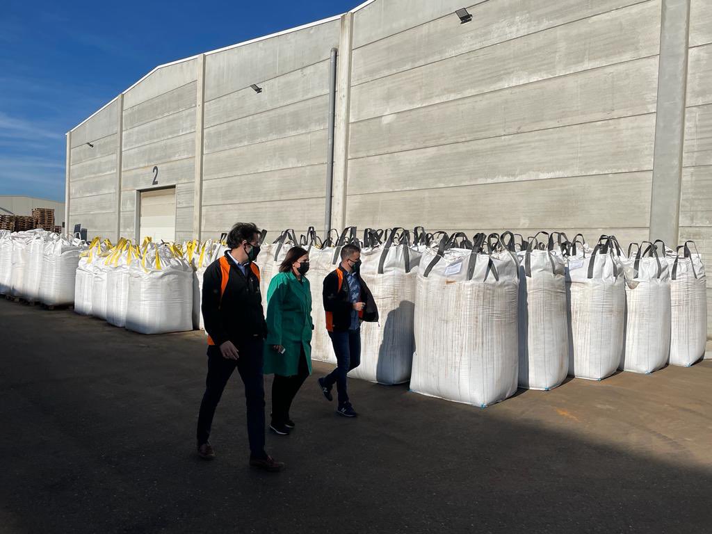carmenurbano's tweet photo. Enhorabuena @AlcoleaDefeder por vuestro crecimiento, proyección internacional y diferenciación ecológica en el mundo de los fertilizantes y del pet-food. #GreenDeal #PactoVerde #sostenibilidad #agricultura #foodtech https://t.co/vy0Oa9m9jz