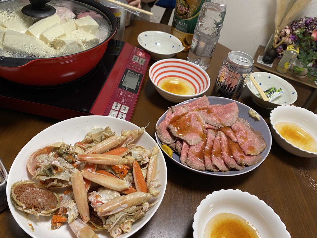 Kakushi_'s tweet photo. カニ！ローストビーフ！痛風鍋！
楽しみすぎて年末！って感じした🥰🥰 https://t.co/YivLXYFUE4