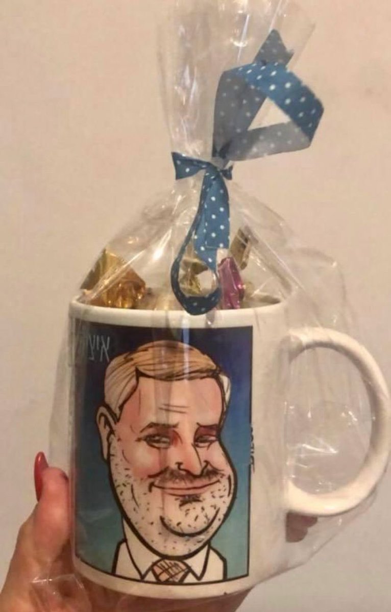 WeismanDiego's tweet photo. I’ve been so busy working in my business drawing 1200 caricatures for company’s and corporations.I’m doing my part to clean up the world from plastic therefore I’m selling caricature cups to company’s,so I hadn’t a moment to socialize I WISH YOU ALL A VERY HAPPY NEW CRYPTO YEAR. https://t.co/PazascbWoZ