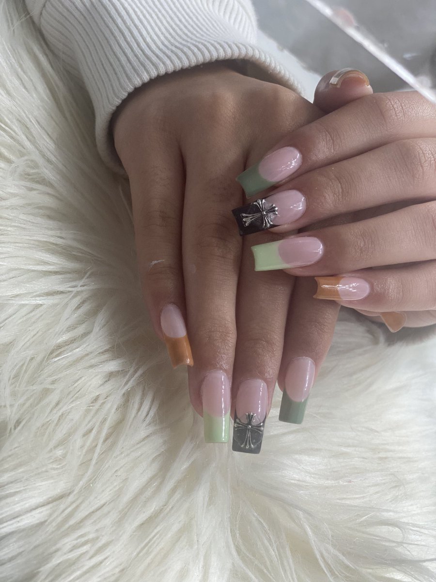 _nailsbychar_'s tweet photo. Hey babes follow my Instagram nail page book your next set💅🏻#RetweeetPlease #folloback #nailedit #RETWEEETME #nails #NewYear2022 https://t.co/r73X7qpIWk