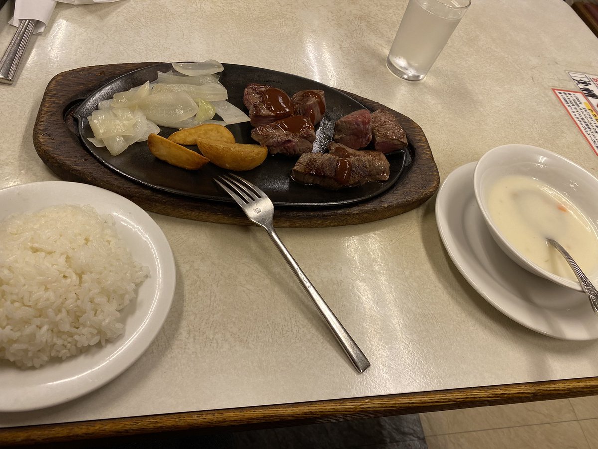 数年ぶりの那覇ステイです。もう少し早く終わればプラモ屋さんにも行きたかったのですが…明日はマックスクロスウインドランディング強いられそうなので、ジャッキーでステーキ食べて疲労回復させます。今年もありがとうございました！皆さま良いお年をお迎え下さい！