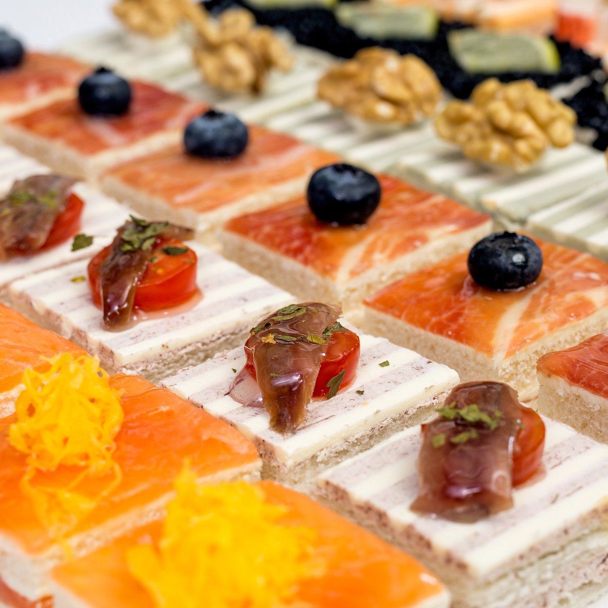 natchabcn's tweet photo. És hora de pensar quin sopar prepararàs per dir adéu al 2021. Encarrega un assortiment de #canapès. 🎉🎊 #CapAny #PastisseriaNatcha #NatchaBcn #LesCorts #Barcelona https://t.co/kcNd1Y5xuK