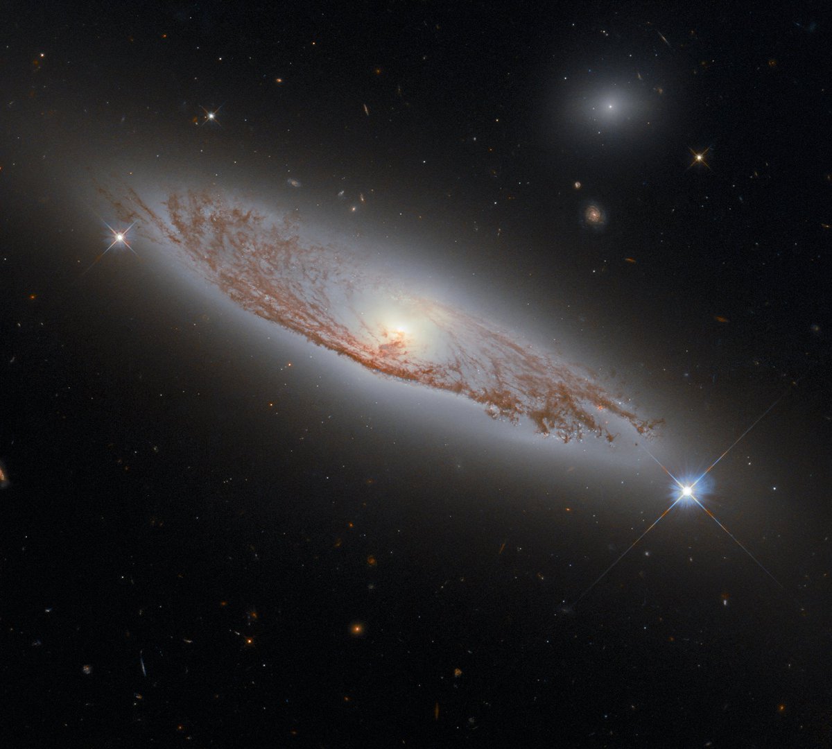 Kremen99's tweet photo. Hubble. Amazingly https://t.co/9TAI4rkPYp