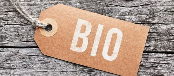 bzfe_de's tweet photo. „Bio bitte“! Wie das in der #AußerHausVerpflegung gelingen kann, zeigt die Initiative #BioBitte regelmäßig mit Portraits aus der Praxis ➡️ https://t.co/SO7glCHEEG #NQZ #Kitas #Schule @bzl_aktuell https://t.co/ckotmNaujz