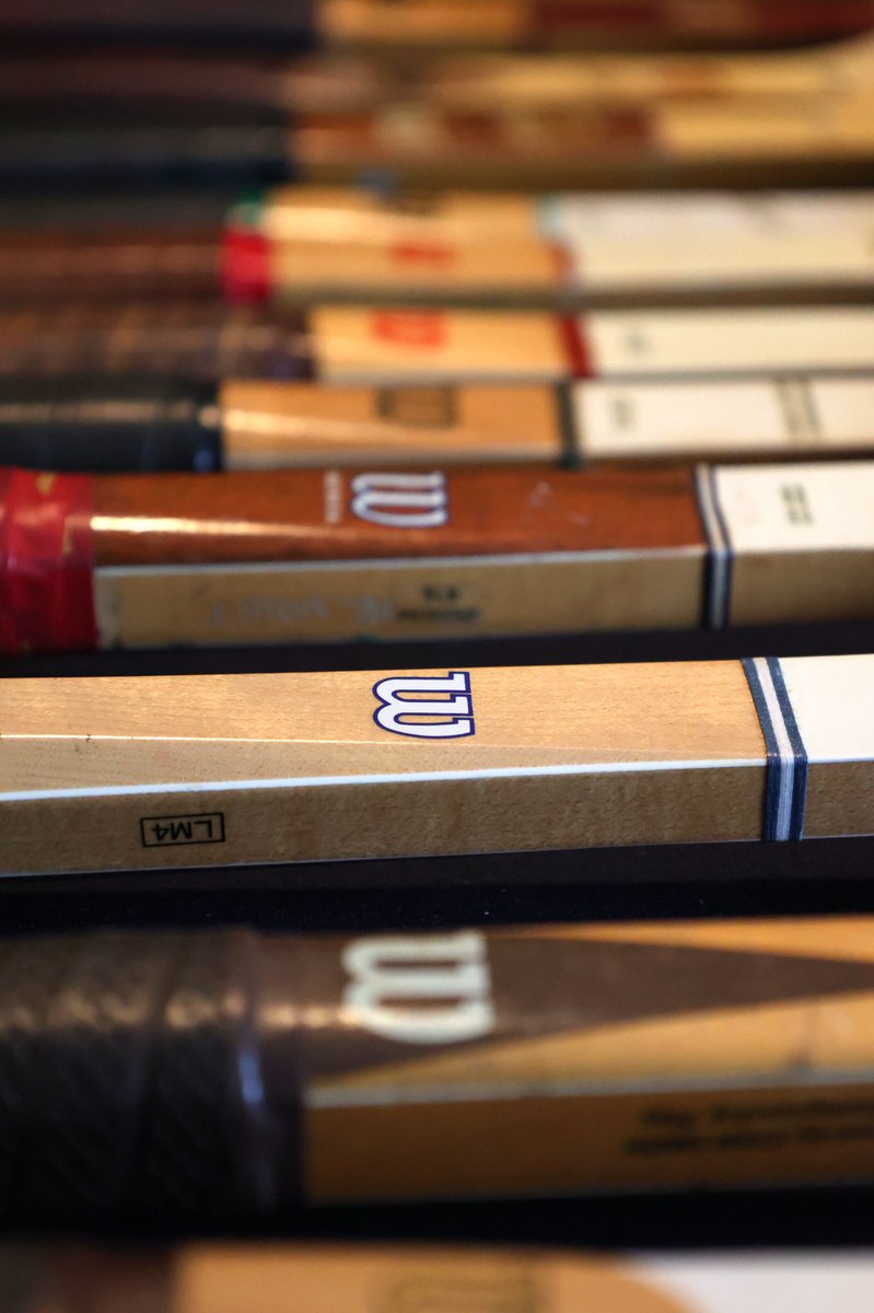 igordelbusto's tweet photo. Estas son unas cuantas raquetas de madera Wilson de mi colección. (Las fotos las hace mi hijo Martín). @WilsonTennis @WilsonTenisEsp https://t.co/sc32joCgx3