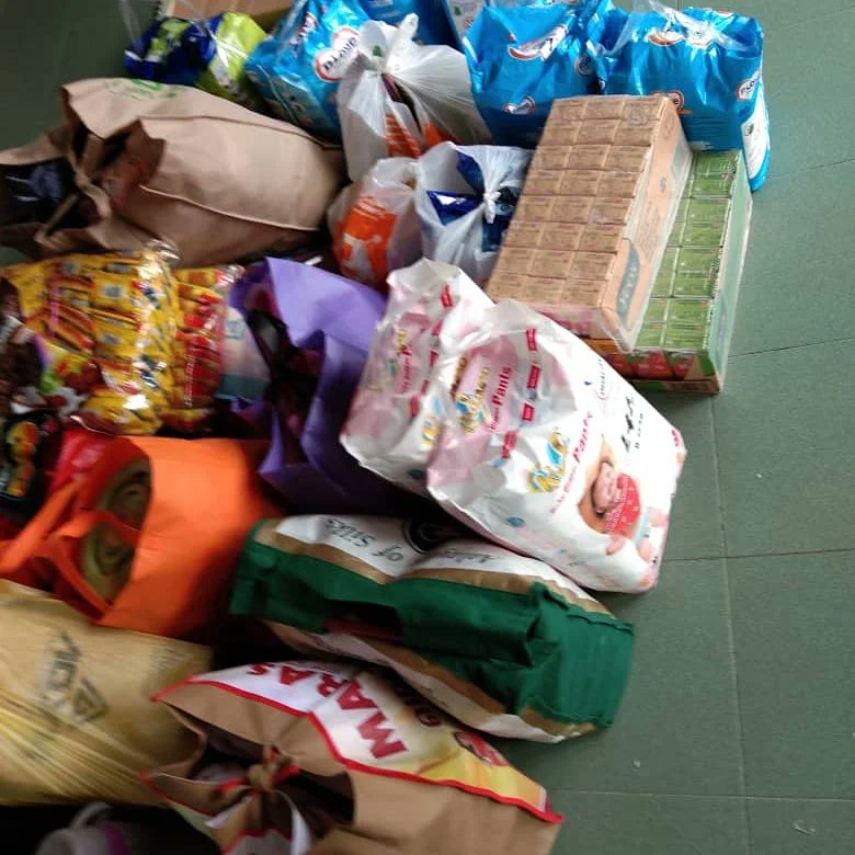 SRMFC_Official's tweet photo. SERVE THE COMMUNITY!!

SRMFC - Superstar Rajinikanth Malaysia Fan Club take a part to serve Pertubuhan kebajikan kanak-kanak Selangor on their daily needs.

#SRMFC 
#banjirselangor2021 
#kitajagakita https://t.co/O7tAM0EDAc