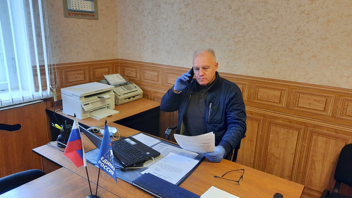 newstula's tweet photo. Вместе с депутатом тульской Облдумы Александром Ермаковым по делу о мошенничестве проходит его сын
https://t.co/8i9UC8OAvZ 

Оба мужчина сейчас находятся в следственном изоляторе. Речь идет о мошенничестве в особо крупном размере https://t.co/mKtPw1Zoju