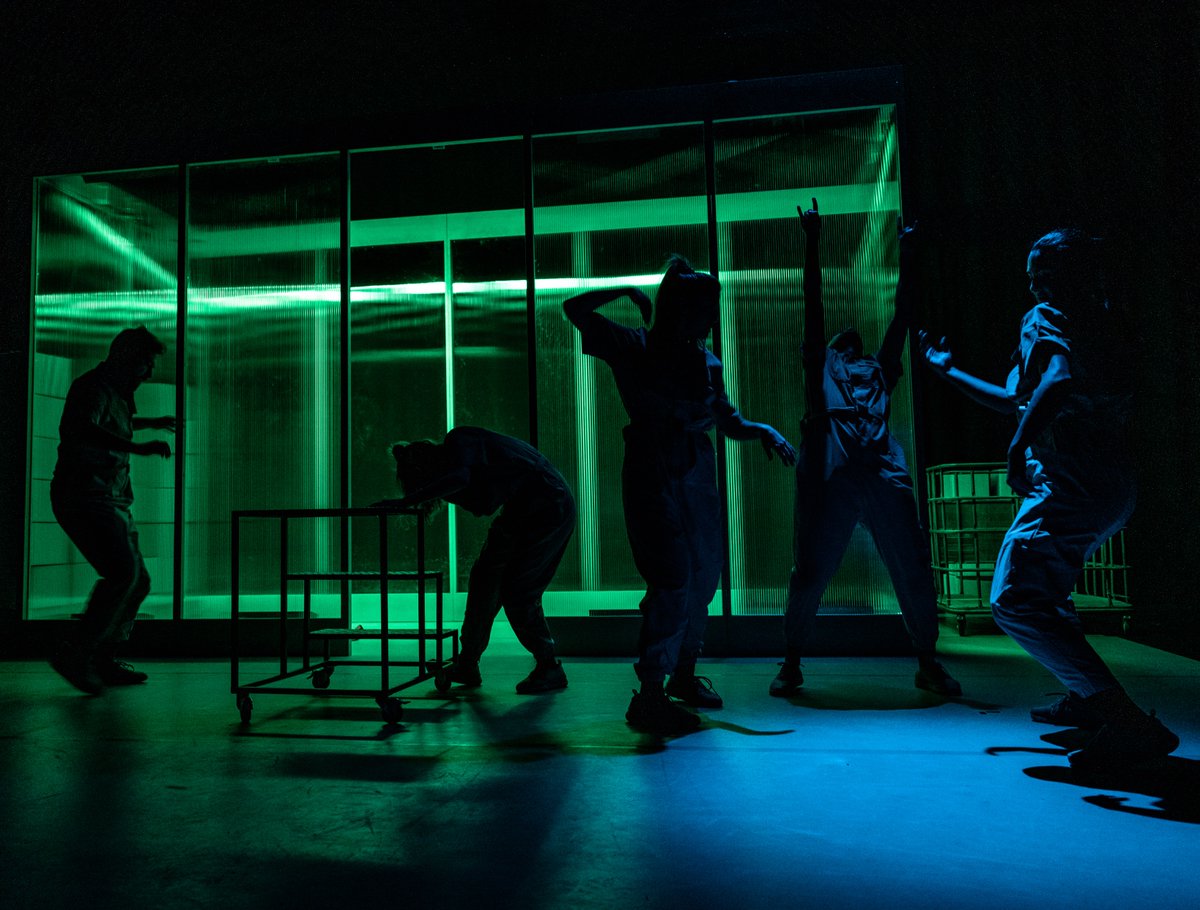 Nuestro socio <a href="/MataXavi/">Xavi Mata</a> AAI, ha diseñado la #iluminación, en la obra PRIME EL CRISTAL Y LA HIENA estrenada  24 de nov. en la Muestra Ibérica de Artes Escénicas 2021 #mae21 

Escenografía: Diego Parejo Jimenez
Fotografia: ©Felix Mendez
Produccion: <a href="/Avispero_teatro/">El Avispero Producciones</a> 

#DiseñosLuzAAI