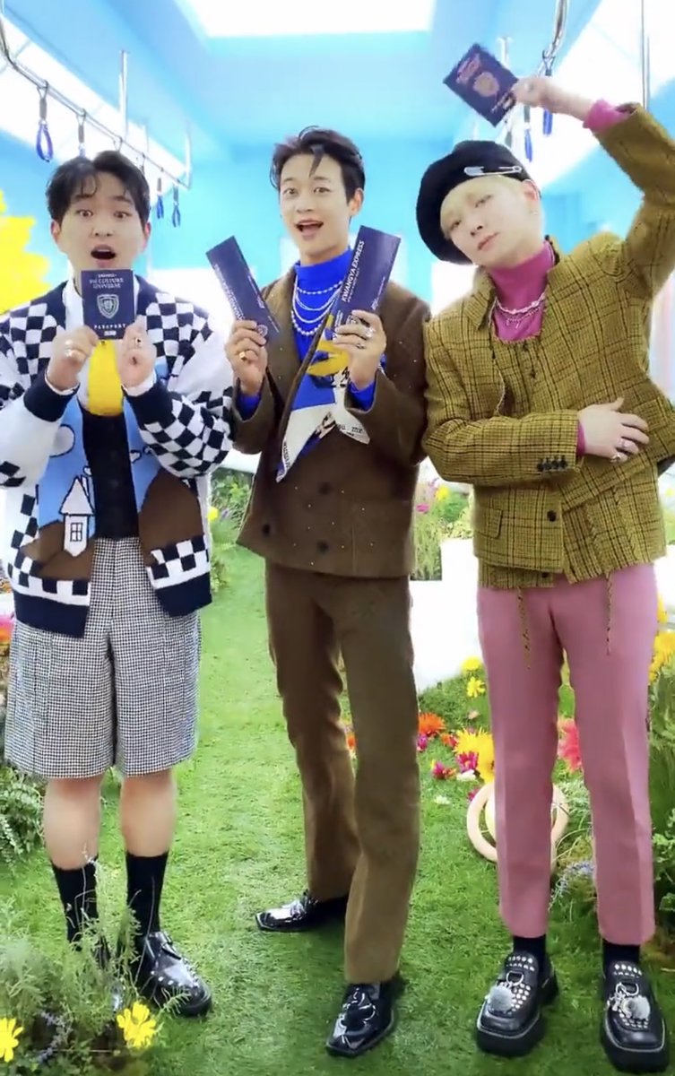 lovebyshinee's tweet photo. THEY’RE BACK SHINee MEMBERS ARE IN THE SAME FRAME FINALLY https://t.co/uTu8u48kdD