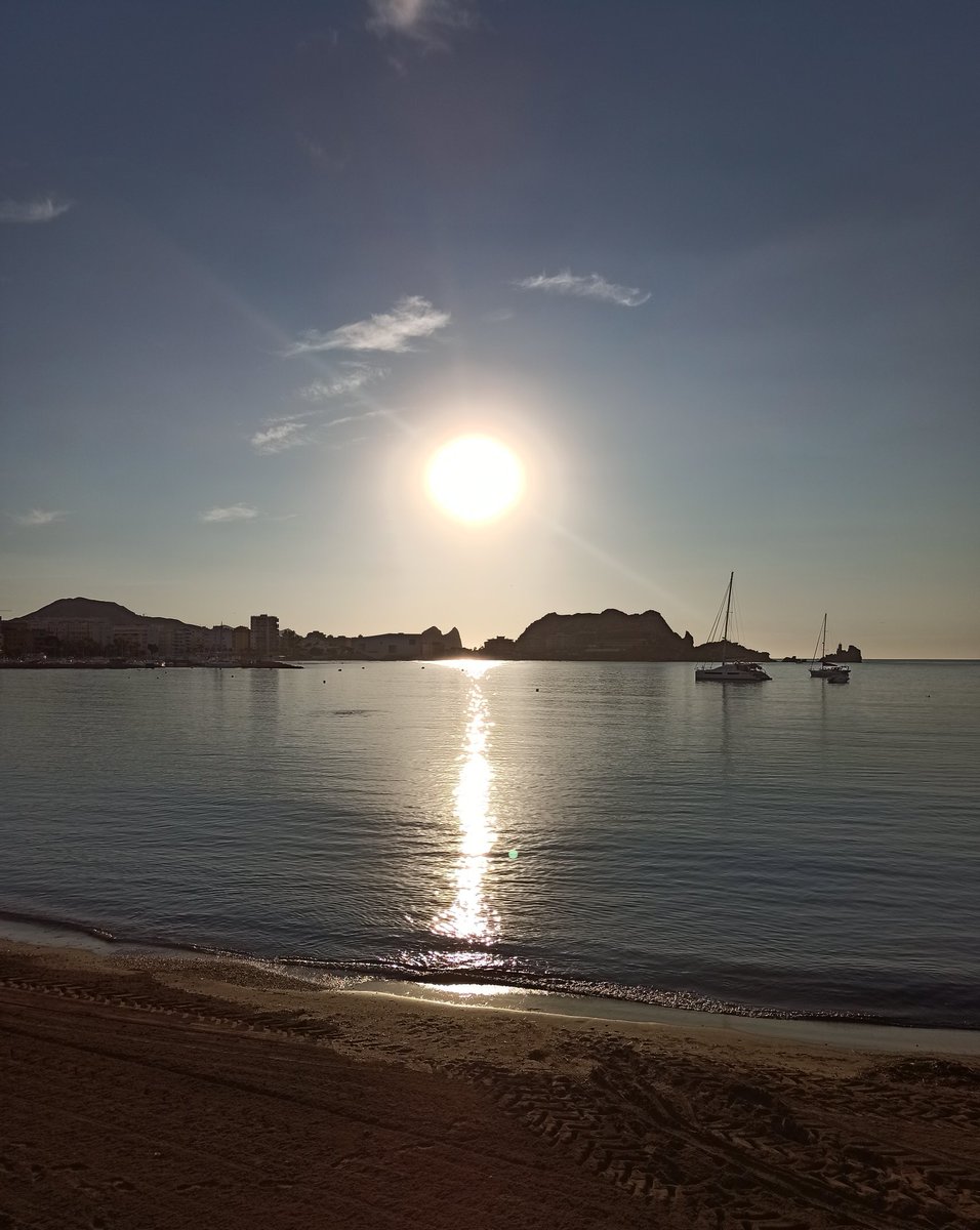 JenniferLopez_7's tweet photo. Das Meer gibt mir Leben https://t.co/Y7rQmBg4IG