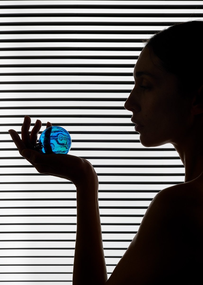 📸Hannah Whitaker, inspired by science fiction tropes like digital servants, sex robots gendered as female, criticizes how the male gaze has created “female” service-oriented machines even in the AI assistants used in our daily lives

✨Welcome <a href="/_hannahwhitaker/">Hannah Whitaker</a> to Jenny family🙌