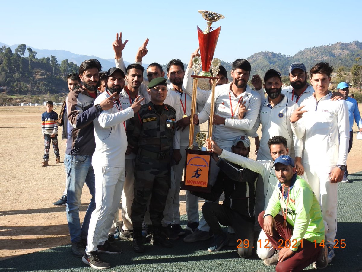 Whiteknight_IA's tweet photo. Final match of #Balnoi T-20 Cricket Tournament organised by #IndianArmy on 29 Dec 21 to lift the #spirit of sports amongst village youth along Line of Control.The youth displayed overwhelming enthusiasm during the event.
@Northerncomd_IA
@adgpi
#IndianArmy #PromotingSports https://t.co/tJD4DfddYN