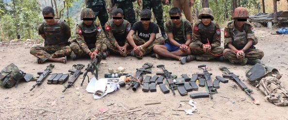 IrrawaddyNews's tweet photo. Seven Myanmar junta troops including a senior commander were captured by the People’s Defense Force and the Karen National Liberation Army during a clash in Lay Kaw Kay, in Karen State’s Myawaddy Township, on Dec. 30. (Photos: PVTV) #WhatsHappeningInMyanmar https://t.co/mLMRlcpEig
