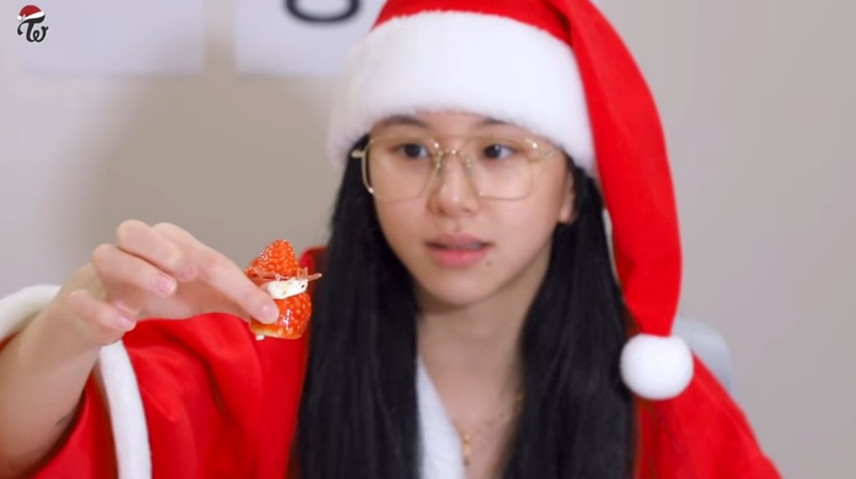mdjcbht's tweet photo. Such a cutie Chaeyoungie! 🥰 #strawberryprincess @JYPETWICE https://t.co/VjJm78wdSy