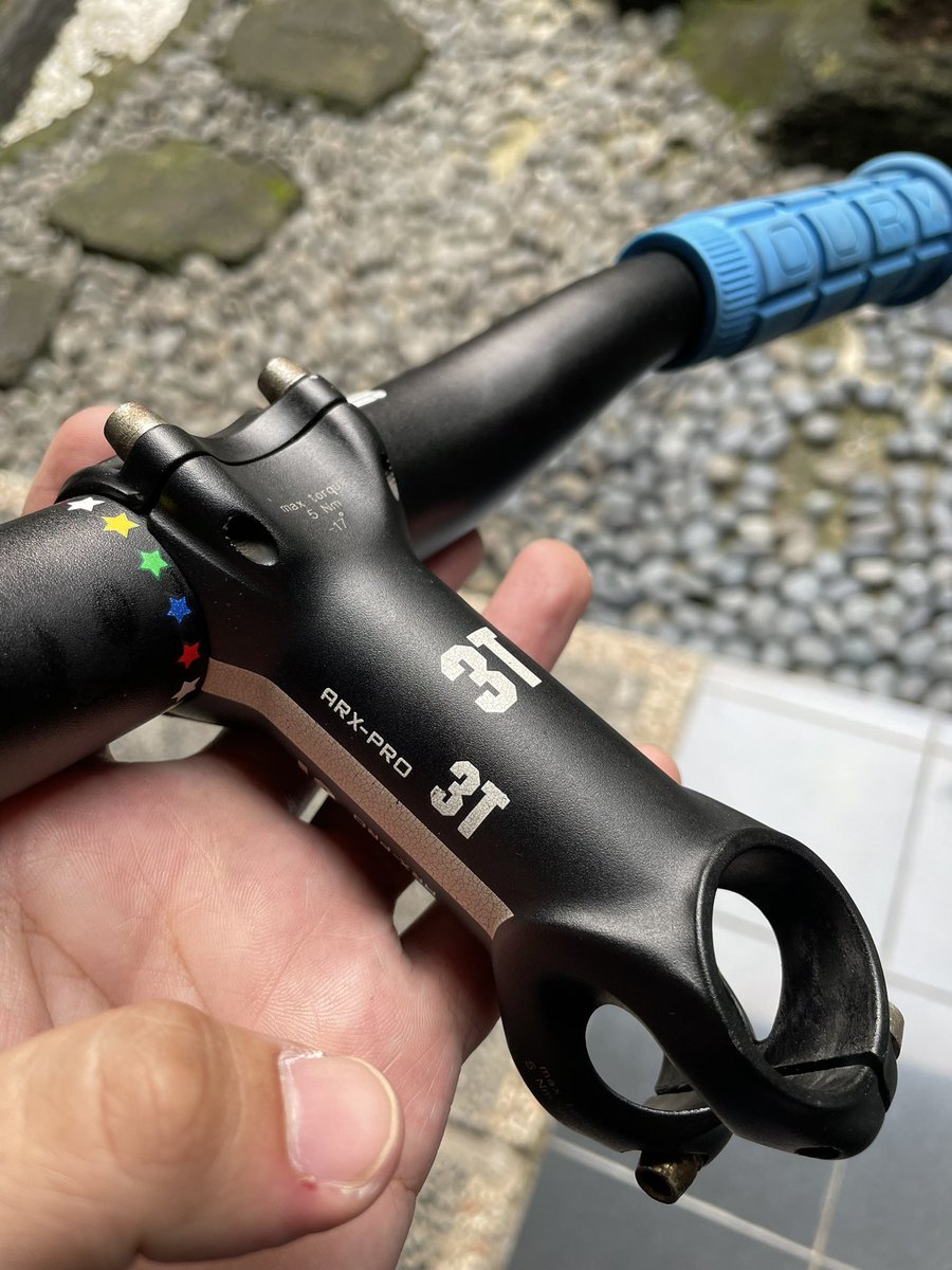 men99o's tweet photo. Barset :

Cinelli paper grip oury - Rp 500,000

Stem 3t 90mm - Rp 350,000

Seatpost cinelli vai - Rp 300,000

Ambil semua - Rp 1,000,000

#fnfjb @FnFjb https://t.co/jIKsQFmQdp