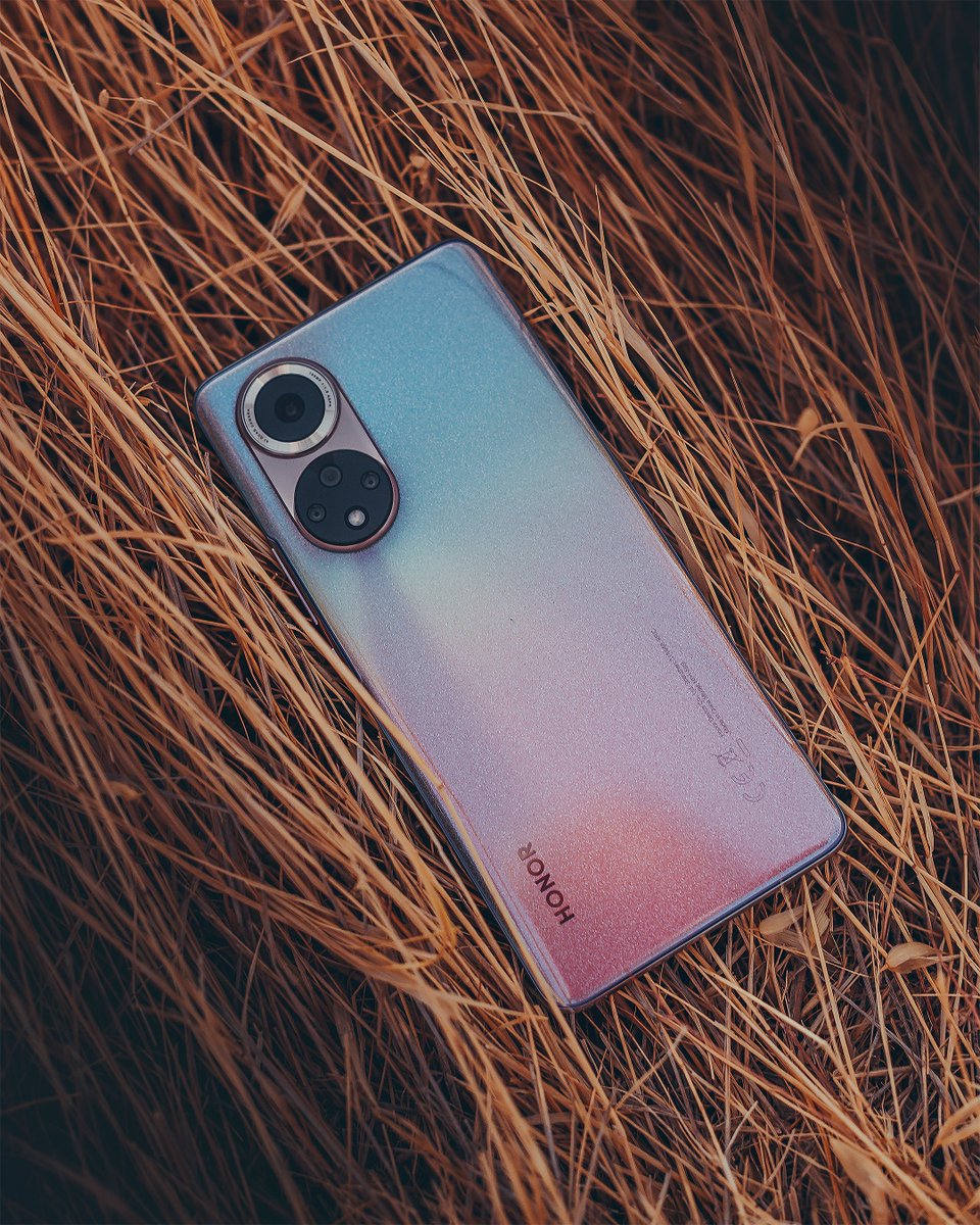 Honorarabia's tweet photo. غَير مفهوم التصوير الآن مع #HONOR50 مع كاميرا بدقة 108 ميجابكسل مخصصة للفلوق 🎥
#ابداع_في_كل_لقطة
Change the rules of photography with the #HONOR50 equipped with a 108MP Vlog camera 🎥
#WonderInOneTake
#TheBestVlogPhone https://t.co/XBF4QnZ4Gt