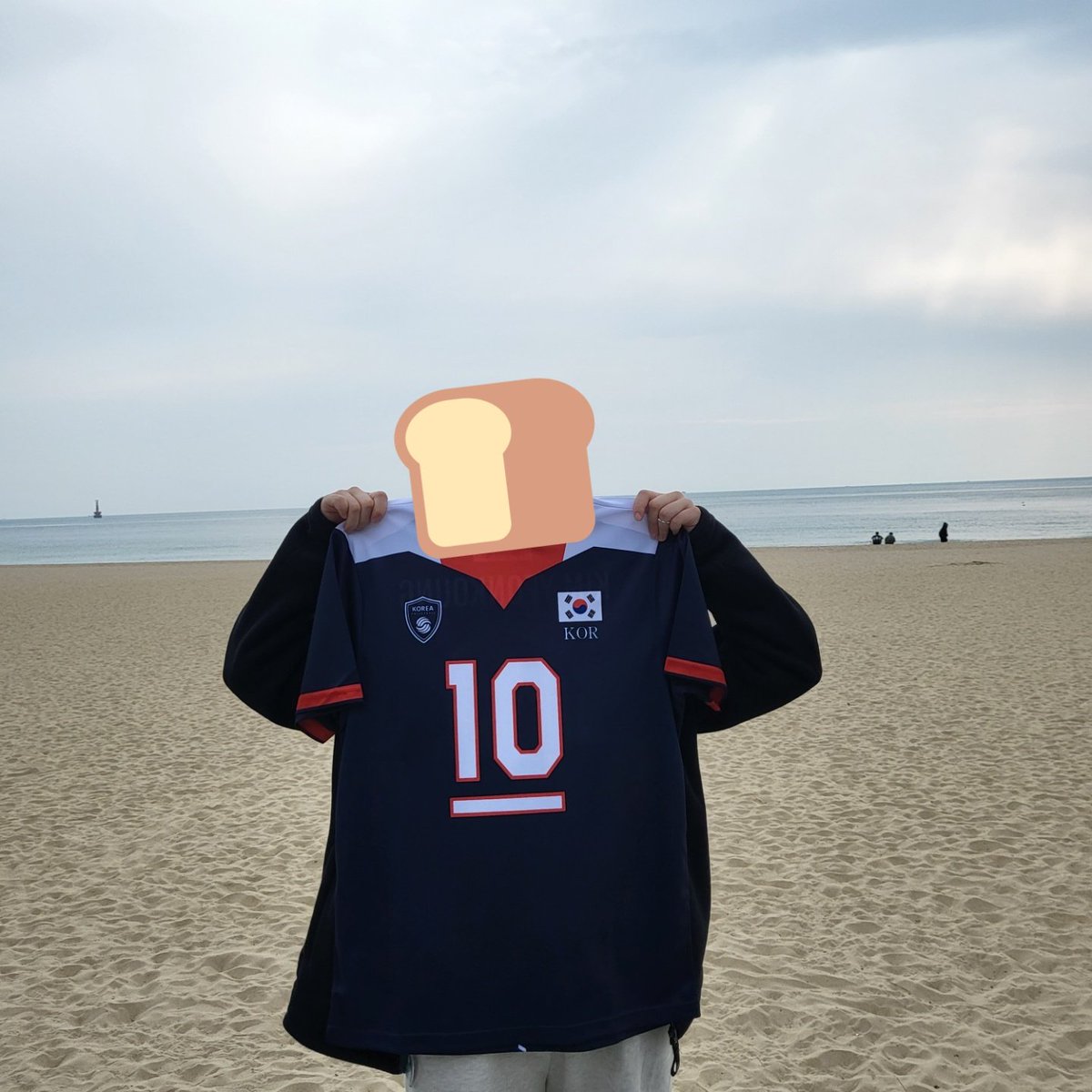 loo_badboy's tweet photo. 여배 국대 싸인O/X 키링 앞면 + 뒷면 + 김희진 선수 네쎄네 배구화 도안 공유합니다 :) 따뜻한 연말 보내세요 ❄

※ 앞면은 무제한이고 뒷면/배구화는 100회 한정입니다 ※ https://t.co/KwcdRohV3V