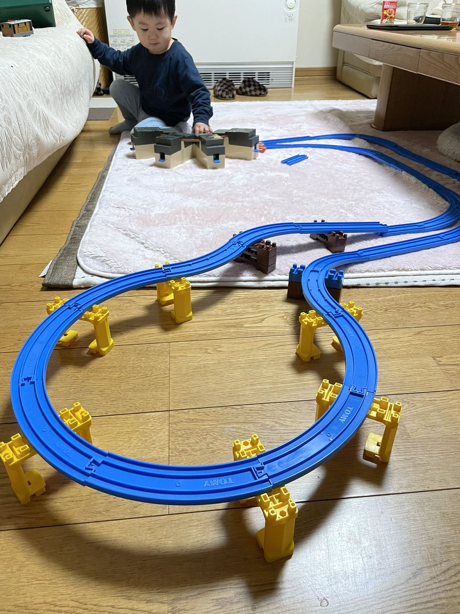 ekirorun's tweet photo. 甥っ子にプラレールプレゼントー！ https://t.co/On4J3lfwPm