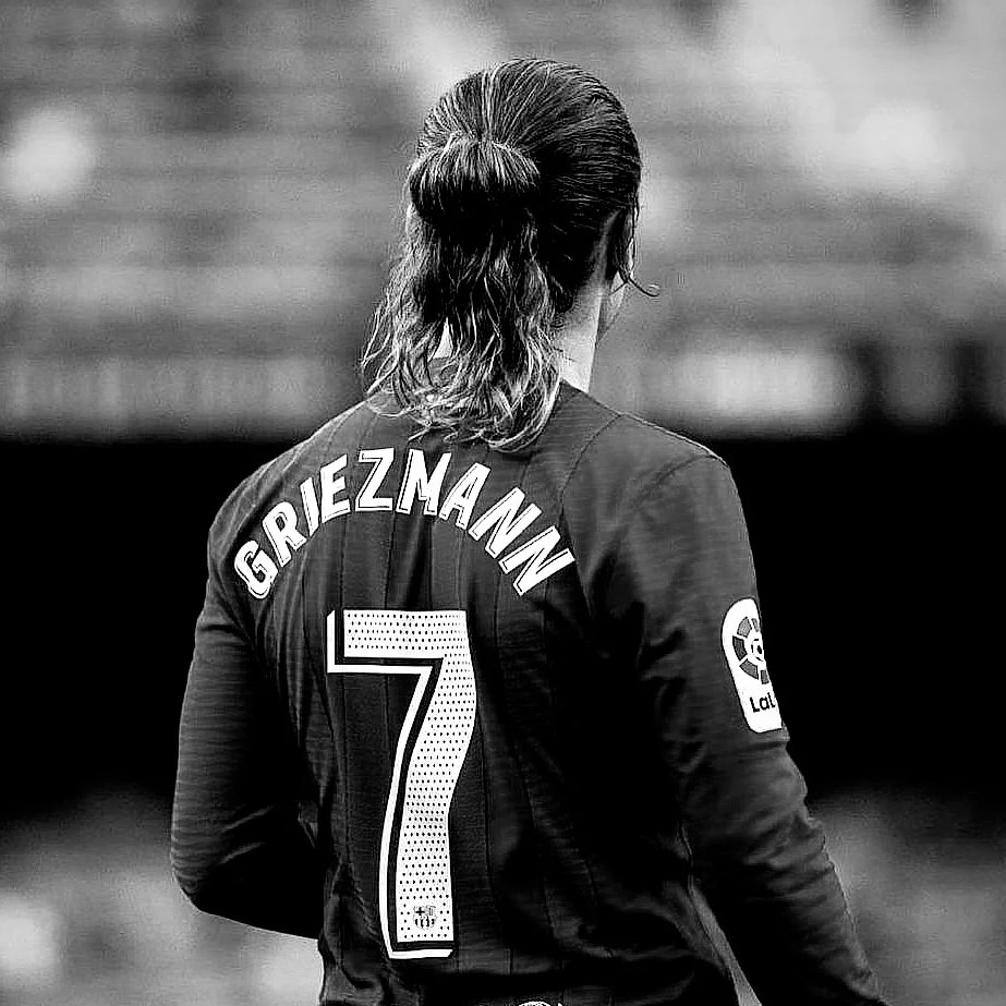 FCBRonit's tweet photo. It’s the realisation of how grateful Griezmann was; even after the ups-and-downs he’d been through. 

Never caused any problems. On the contrary, he was one of the best personalities of the dressing room. Sporting-wise, he wasn’t a fit but as a professional — one of the best. https://t.co/2PcIUVP7Dd