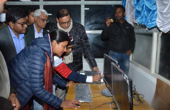AmbaPrasadINC's tweet photo. पतरातू में झारखंड ऊर्जा संचरण निगम लिमिटेड की संचरण परियोजना के तहत 154.20 करोड़ की लागत से निर्मित 400/220 केवी सबस्टेशन एवं 400 केवी द्विपथ बेड़ो-पतरातू संचरण लाइन का स्थल पहुंचकर उद्घाटन किया एवं स्विच ऑन कर राज्य वासियों को समर्पित किया।
@RahulGandhi @HemantSorenJMM https://t.co/aLIjIjhLt3