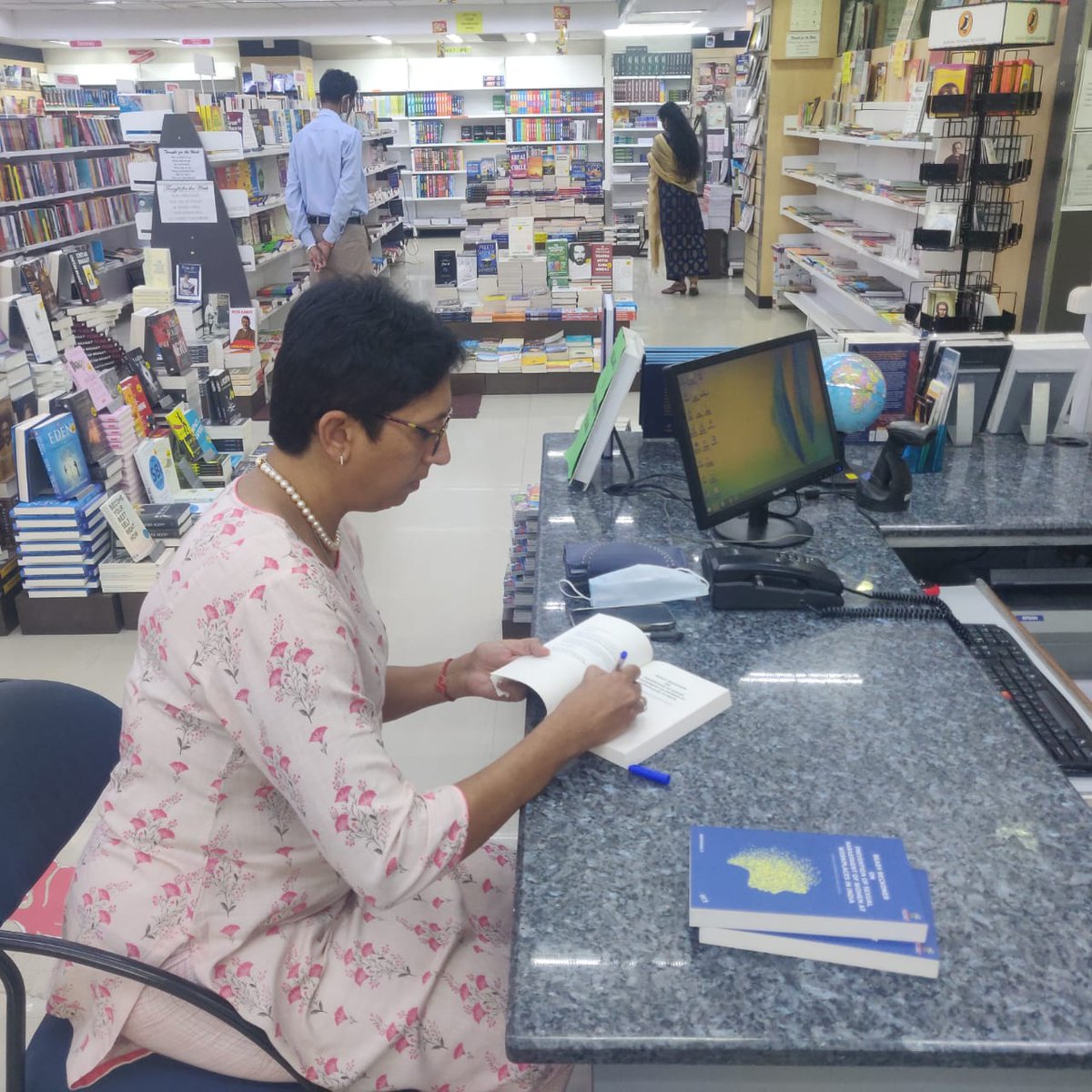 AuthorsChannel's tweet photo. Author-signing event at #sapnabookstore #Kormangla  #banglore. Get yours now. #readyreckoner by @anupamaa_v  #posh #newbooks #authorscommunity #authors #bookreview #bookreviewer #bookblogger #outnow #topsellingbooks #bookworm  Buy now on:https://t.co/U3VJMS8aSs. https://t.co/PYFnmFVyFm