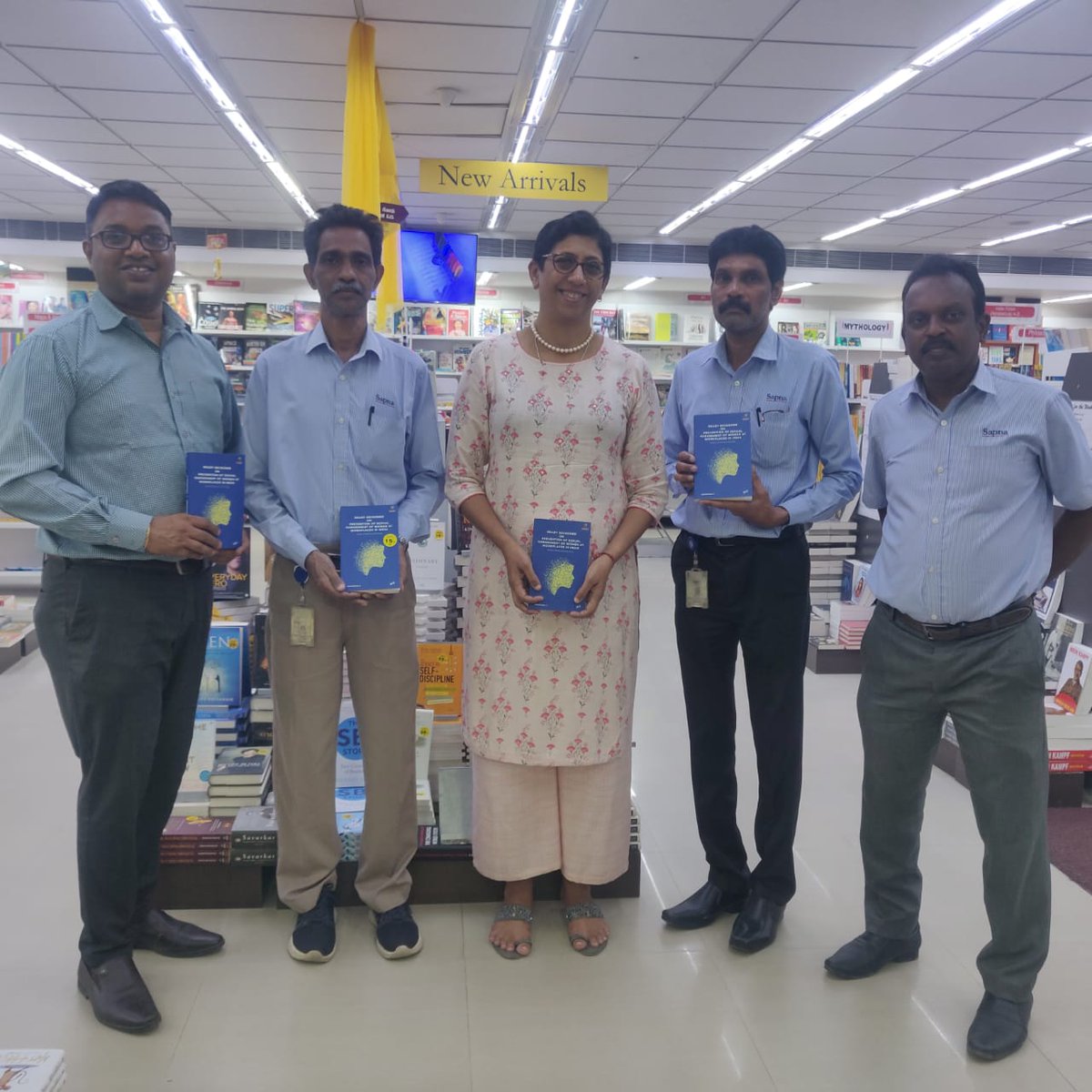 AuthorsChannel's tweet photo. Author-signing event at #sapnabookstore #Kormangla  #banglore. Get yours now. #readyreckoner by @anupamaa_v  #posh #newbooks #authorscommunity #authors #bookreview #bookreviewer #bookblogger #outnow #topsellingbooks #bookworm  Buy now on:https://t.co/U3VJMS8aSs. https://t.co/PYFnmFVyFm