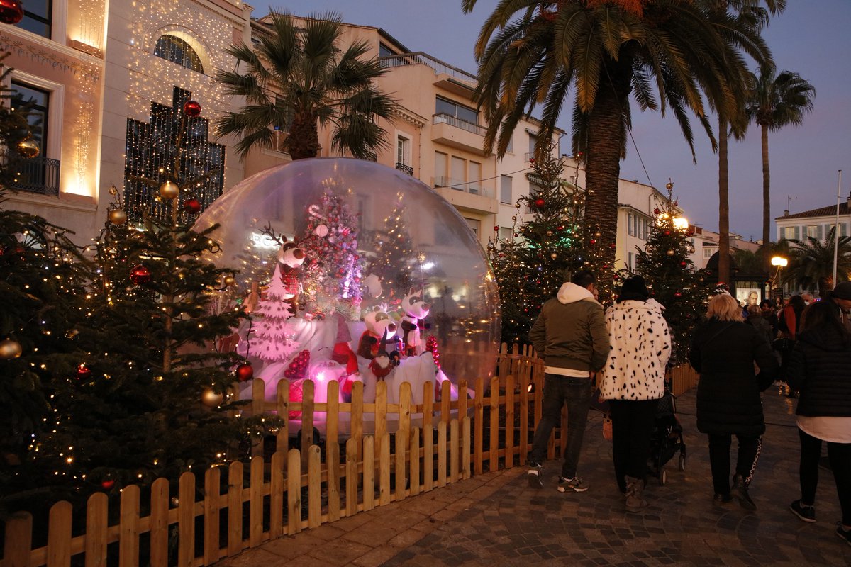 [LES BULLES DE NOËL] Admirez les superbes bulles de Noël de jour comme de nuit ! 😍✨🎄
