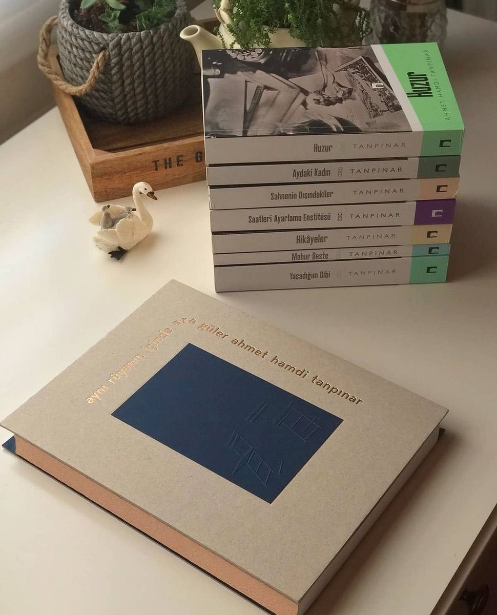 Bu tweet'i RT eden bir okurumuza "Aynı Rüyanın İçinde" kitabı ile resimde görmüş olduğunuz Ahmet Hamdi Tanpınar setini hediye ediyoruz. 

Sonuç 8 Ocak’ta açıklanacaktır.