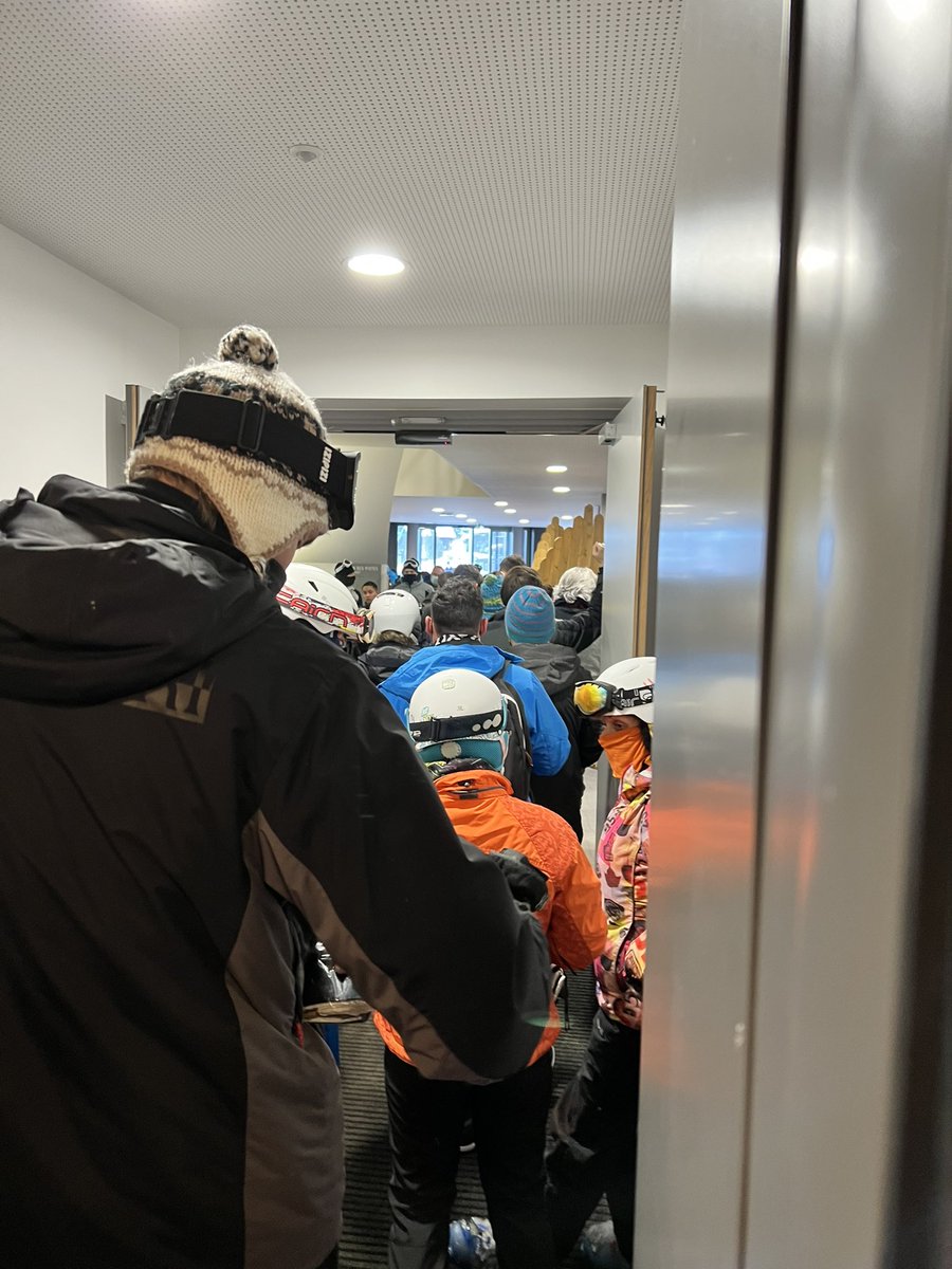 anssimakela's tweet photo. How do you explain that your systems are down and forcing everyone to purchase a ticket from cachier @courchevel ? This is a great way to get #COVID19 👌👌👌 https://t.co/Rta1Ew3FFI