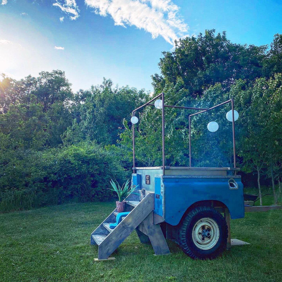 maxreestore's tweet photo. How could I not include a shot of me topless in a tabloid soaking in the Land Rover hot tub in my #topnine 😂😂😂

I absolutely loved filming THE WEEKEND WORKSHOP with @ZoePocockRocks 🙏🏼

#upcycling #landrover #defender #landroverdefender #landroverhottub #hottub https://t.co/m4Tc9GReJU