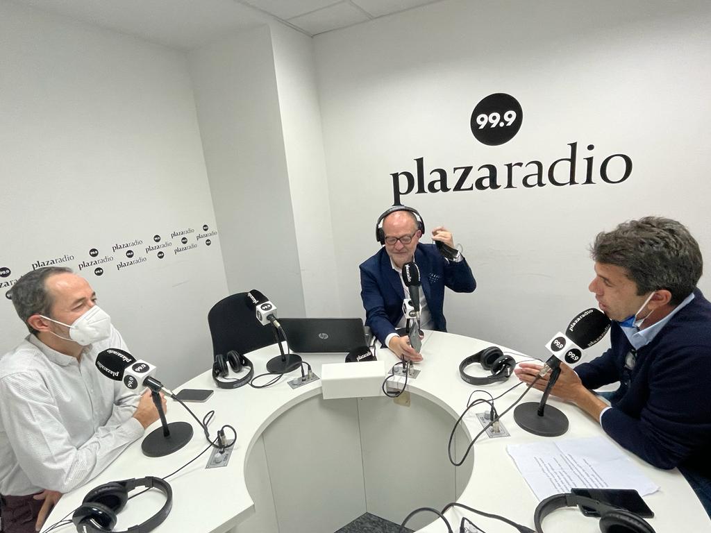 Mañana a las 9.00h conecta con @999plazaradio y disfruta de la última entrevista de 2021 de @CarlosMazon40
con <a href="/juanmadomenech/">Juan M. Doménech</a>

Te dejamos aquí el enlace, para seguirlo en directo 👇👇👇
999plazaradio.valenciaplaza.com

¡No te lo pierdas!