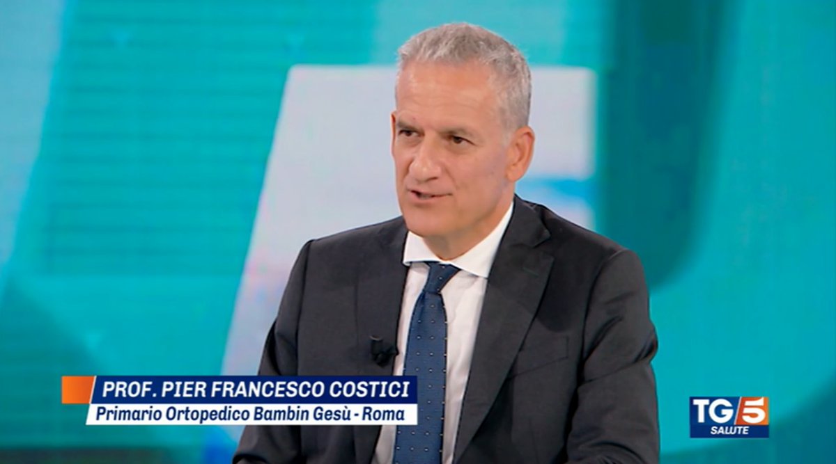 bambinogesu's tweet photo. Il prof. Costici sfata alcuni falsi miti sulla #scoliosi, malattia che si presenta con una deviazione della colonna vertebrale più frequente durante le fasi dello sviluppo negli adolescenti (10-16 anni): https://t.co/CQDdBBSJuF https://t.co/MLUlCZeFlV