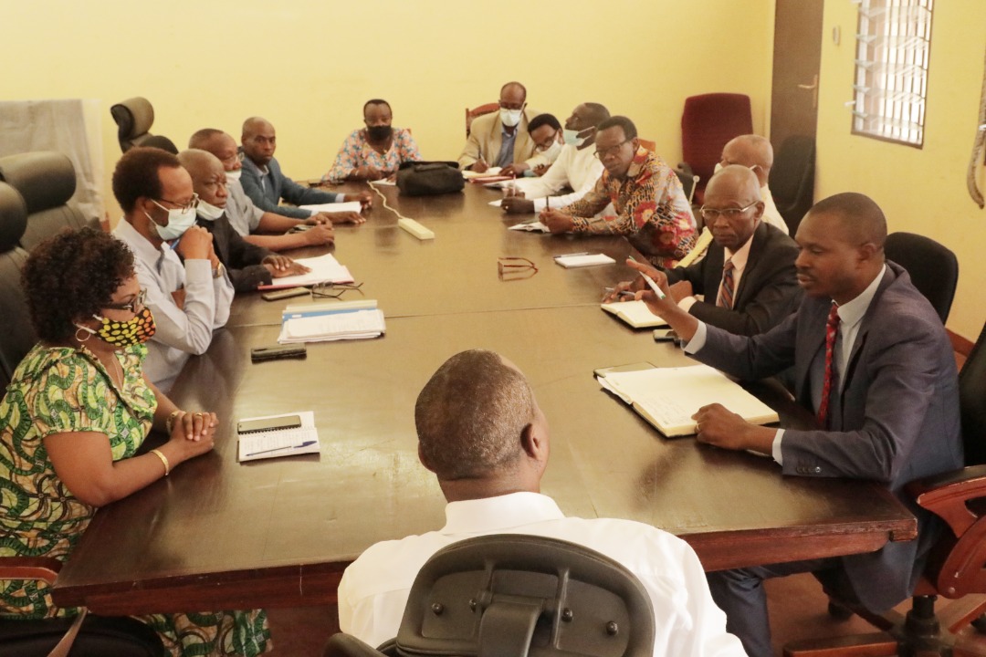 Ce jeudi 30/12/2021,le Ministre du <a href="/BMineagrie/">BURUNDI/MINEAGRIE</a> Dr <a href="/DRurema/">Dr Déo-Guide RUREMA</a> a tenu une réunion à l'intention des Coord. des projets et programmes financés par le Fonds International de Développement Agricole (FIDA),la Banque Mondiale (BM) et la Banque Africaine de Développement (BAD).<a href="/NtareHouse/">Ntare Rushatsi House</a>