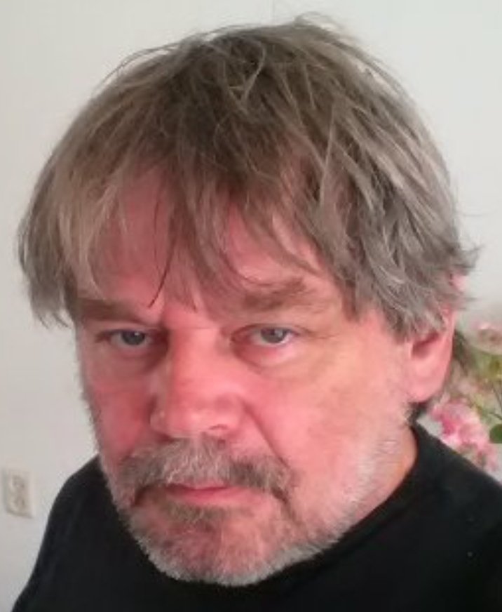 mocro_de's tweet photo. @TuijnmanJasper @Aad548 @HuijbregtsSteff De verbitterde broer van Matthijs van Nieuwkerk https://t.co/7dPPU4DDhO